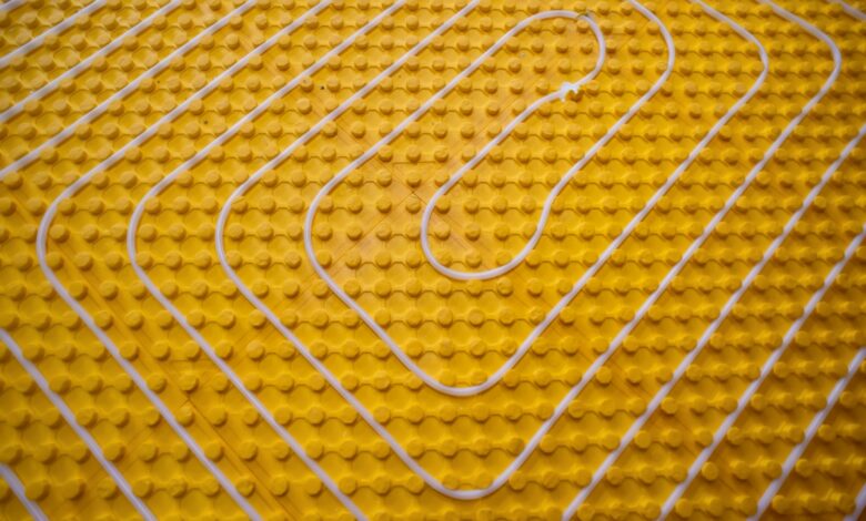 Ogrzewanie podłogowe a osuszanie podposadzkowe